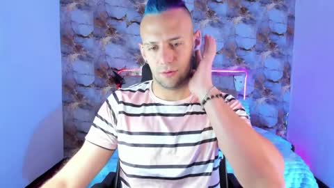 Snapshot of damon_baker0 chatting on April 24, 3:36 pm Damon bakert online show from April 24, 3:36 pm