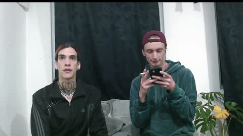 Snapshot of dan_yagami chatting on December 23, 2:02 am Dan and Noah online show from December 23, 2:02 am