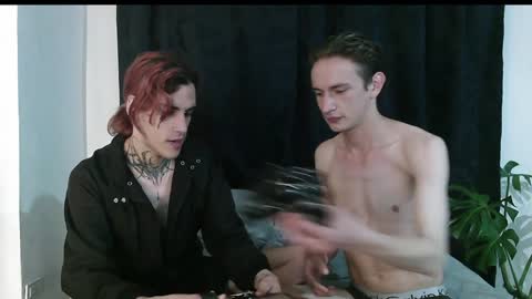 Snapshot of dan_yagami chatting on December 25, 5:37 am Dan and Noah online show from December 25, 5:37 am