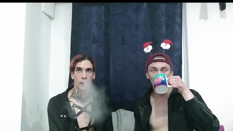 Snapshot of dan_yagami chatting on December 25, 10:27 pm Dan and Noah online show from December 25, 10:27 pm