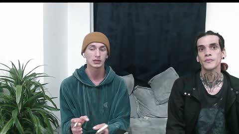 Snapshot of dan_yagami chatting on December 28, 5:02 am Dan and Noah online show from December 28, 5:02 am