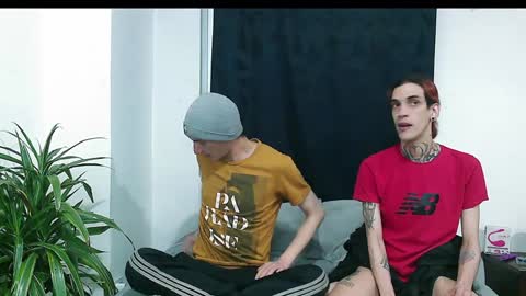 Snapshot of dan_yagami chatting on January 4, 1:31 am Dan and Noah online show from January 4, 1:31 am