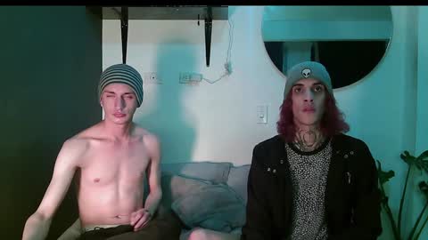 Snapshot of dan_yagami chatting on February 1, 5:39 am Dan and Noah online show from February 1, 5:39 am