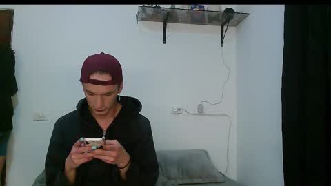 Snapshot of dan_yagami chatting on February 25, 6:25 am Dan and Noah online show from February 25, 6:25 am