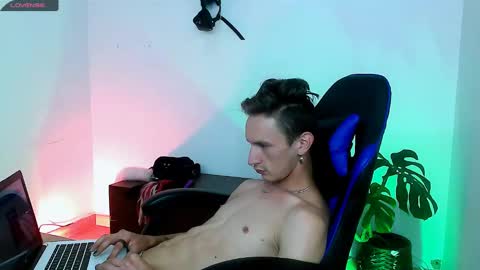 Snapshot of dan_yagami chatting on October 16, 2:23 am Dan and Noah online show from October 16, 2:23 am