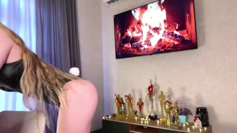 Dana online show from May 22, 3:28 pm