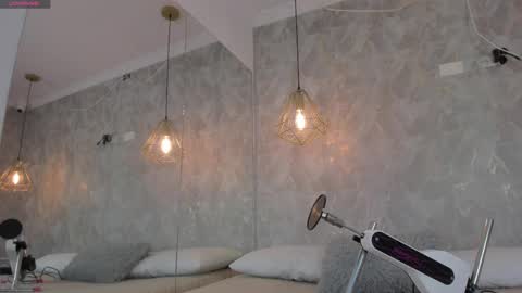    online show from April 4, 10:07 pm