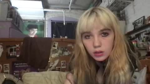 Snapshot of danceissexisbeauty2 chatting on October 23, 12:10 am Your submissive patient online show from October 23, 12:10 am