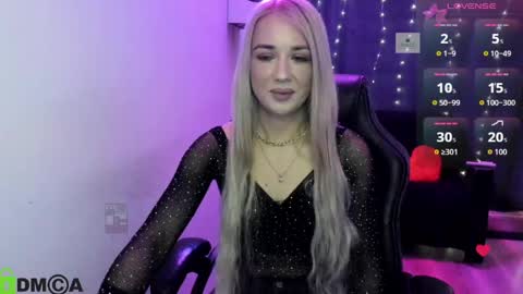 Snapshot of dances_queen chatting on April 27, 7:17 am dances_queen online show from April 27, 7:17 am