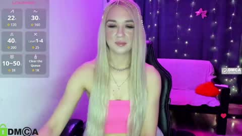 Snapshot of dances_queen chatting on May 12, 7:05 am dances_queen online show from May 12, 7:05 am