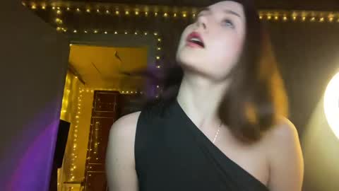 Snapshot of dangerous_softness chatting on April 23, 6:54 pm dangerous_softness online show from April 23, 6:54 pm