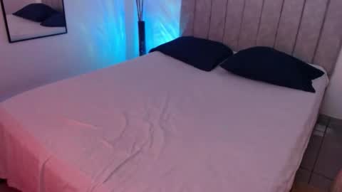 Ela and Santi online show from February 24, 10:30 pm