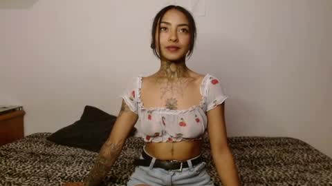 Snapshot of dani_angel_ chatting on May 4, 9:55 pm Dani online show from May 4, 9:55 pm