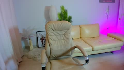 dani_kittys online show from May 23, 8:40 am