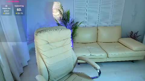 Snapshot of dani_kittys chatting on June 15, 8:38 am dani_kittys online show from June 15, 8:38 am