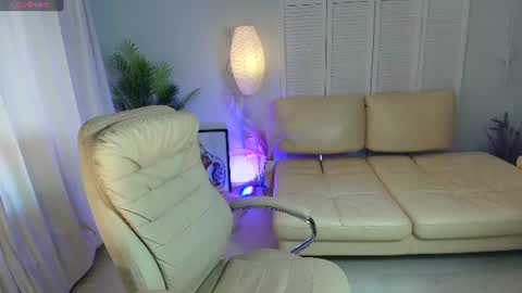 Snapshot of dani_kittys chatting on June 25, 8:52 am dani_kittys online show from June 25, 8:52 am