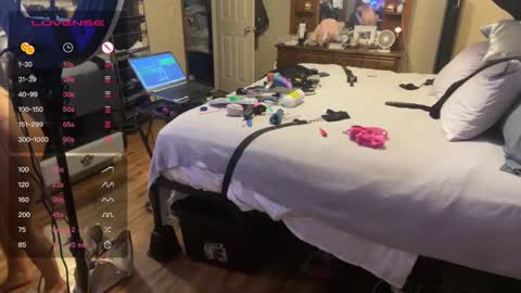 Snapshot of danidragon69 chatting on December 11, 11:00 pm Dani Dragon online show from December 11, 11:00 pm