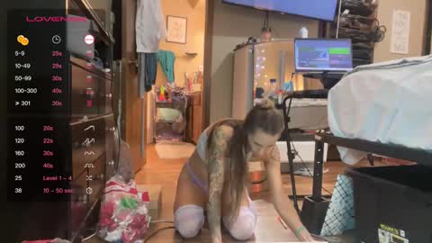 Snapshot of danidragon69 chatting on December 25, 8:07 am Dani Dragon online show from December 25, 8:07 am