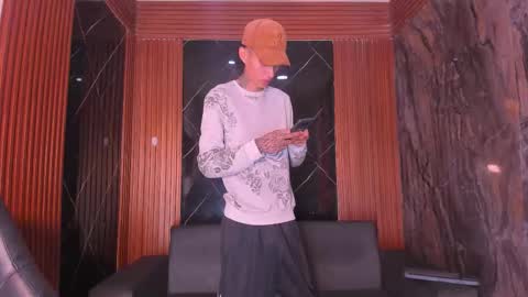 daniel_deluc77 online show from January 13, 8:36 pm