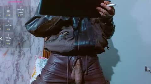Snapshot of daniel_deluxx chatting on April 17, 1:19 am daniel_deluxx online show from April 17, 1:19 am