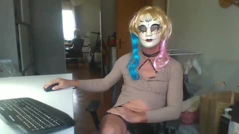 Snapshot of daniela69i chatting on December 19, 10:24 am newcumer online show from December 19, 10:24 am