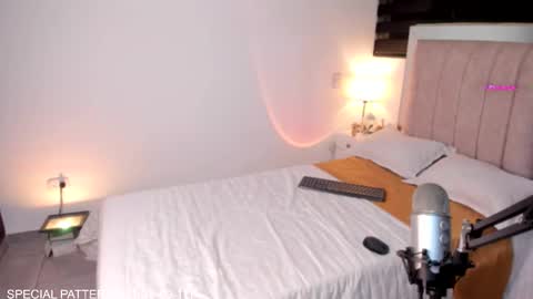  independent model   online show from March 7, 1:57 am