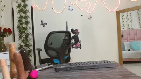 Snapshot of daniela_saenz_ chatting on February 14, 6:37 pm DANIELA online show from February 14, 6:37 pm