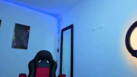 Snapshot of daniela_xue chatting on May 6, 9:14 am lorena online show from May 6, 9:14 am
