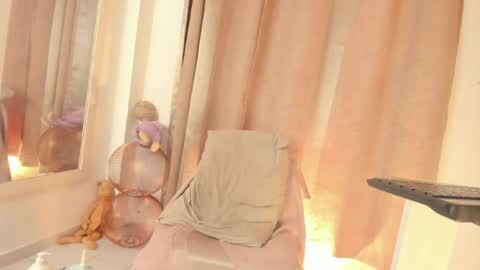 Snapshot of danielamay00 chatting on July 12, 9:50 pm danielamay00 online show from July 12, 9:50 pm