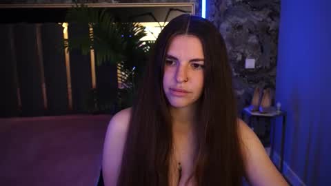 danielareign online show from November 9, 2:04 pm