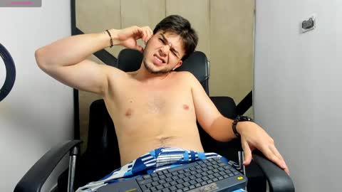 Snapshot of danielclarton chatting on January 29, 1:37 am DANIEL online show from January 29, 1:37 am