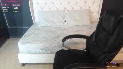 Danielle Smith online show from December 7, 2:53 am