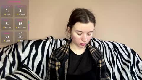 Mia online show from December 1, 7:24 am