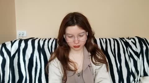 Mia online show from April 17, 11:13 am