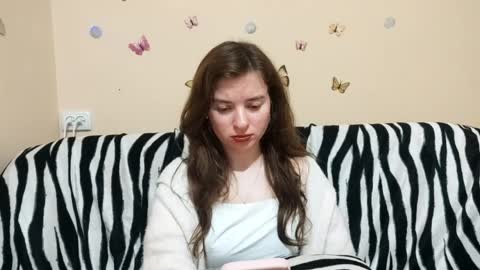 Snapshot of daniellevaulet chatting on April 29, 5:30 pm Mia online show from April 29, 5:30 pm