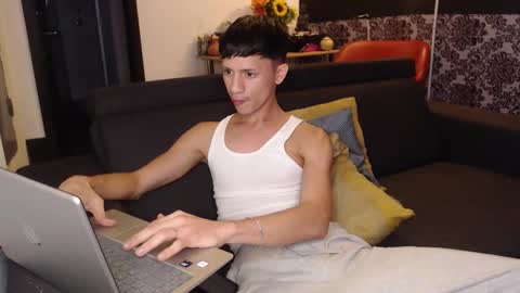 Daniels Cruz online show from February 1, 1:59 am