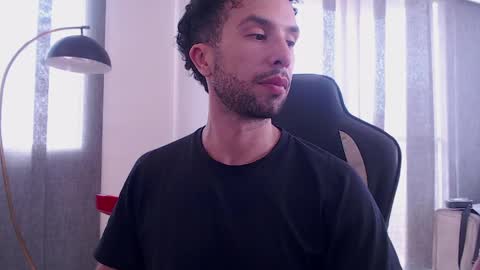 Daniel Santos online show from May 1, 6:23 pm