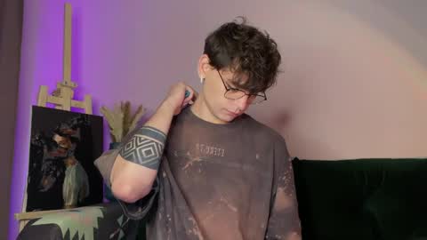 danieltuckerr online show from April 15, 9:59 pm