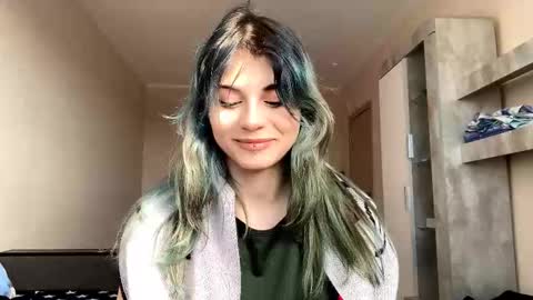 Snapshot of danikalazarini chatting on February 17, 9:39 am Melissa online show from February 17, 9:39 am