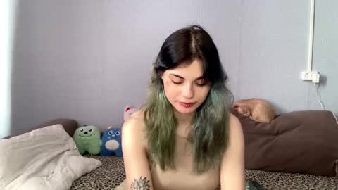 Snapshot of danikalazarini chatting on February 24, 9:07 am Melissa online show from February 24, 9:07 am