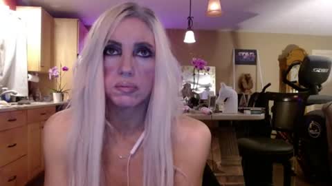 Snapshot of danikawhite69 chatting on July 18, 1:37 pm DanikaWhite69 online show from July 18, 1:37 pm