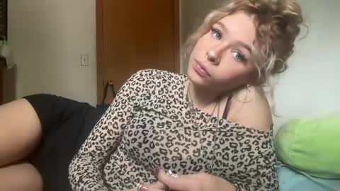 Snapshot of danilovexoxo chatting on July 28, 10:20 pm danilovexoxo online show from July 28, 10:20 pm