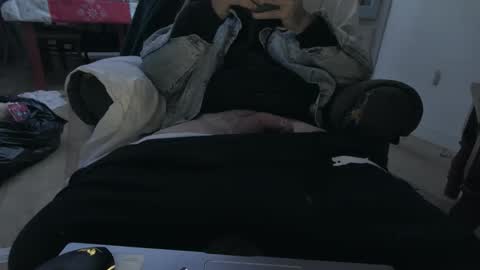 Snapshot of danipeubaix chatting on February 18, 11:11 pm alex19cm online show from February 18, 11:11 pm