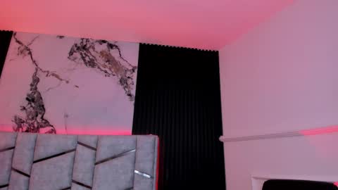 Dani Phonenix online show from November 4, 7:35 pm