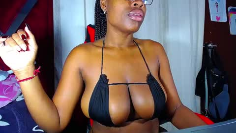 danisabrownn online show from December 4, 1:42 pm