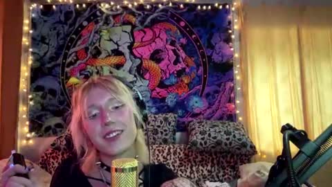 danitavranich online show from August 2, 1:09 pm