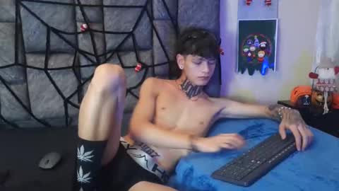 Snapshot of dann_brown chatting on December 7, 3:14 am Dann Brown online show from December 7, 3:14 am