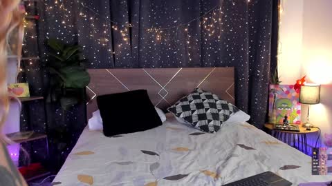 Snapshot of danna__castle chatting on December 28, 7:44 am Dannacastle online show from December 28, 7:44 am