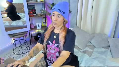 Snapshot of danna__castle chatting on October 3, 5:37 am Dannacastle online show from October 3, 5:37 am