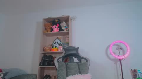 danna isabella online show from May 16, 7:45 pm